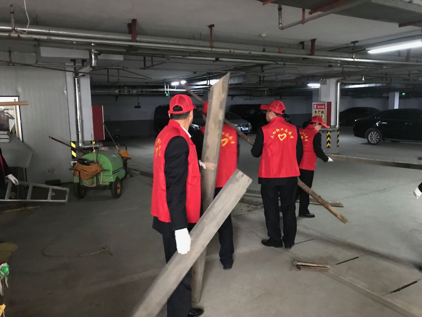 三和實業(yè)黨支部開展“學雷鋒 講奉獻”志愿服務活動